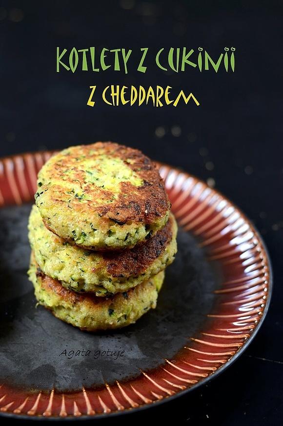 Kotlety z cukinii z cheddarem