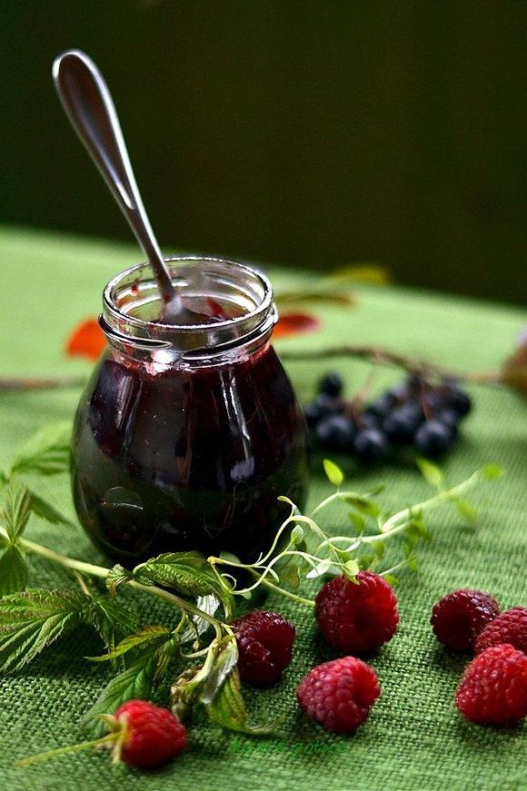 Dżem z aronii i malin z tymiankiem
