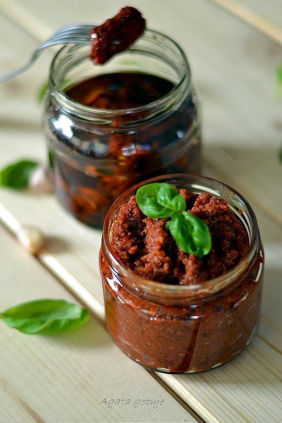 Pesto rosso – czerwone pesto z suszonych pomidorów