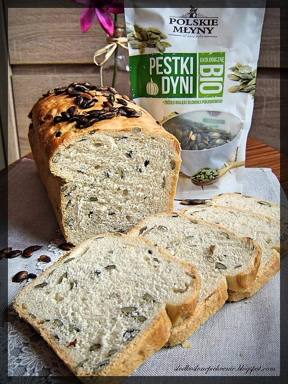 Chleb pszenny z pestkami dyni