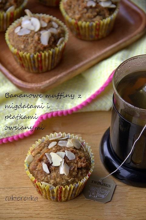 Bananowe muffiny z migdałami i płatkami owsianymi