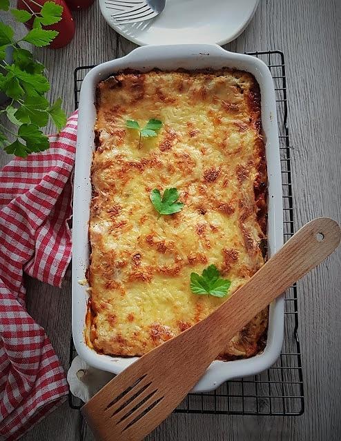 Lazania z mięsem, papryką i cukinią
