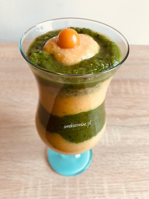 Kolorowe smoothie z groszkiem cukrowym i orzechami nerkowca