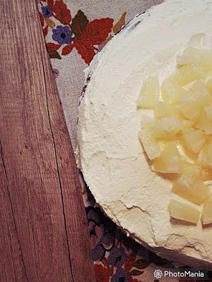Korzenny tort z ananasem
