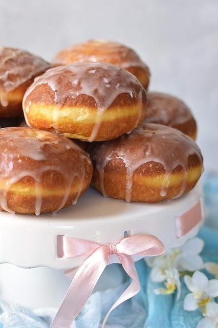 Pączki budyniowe z różą