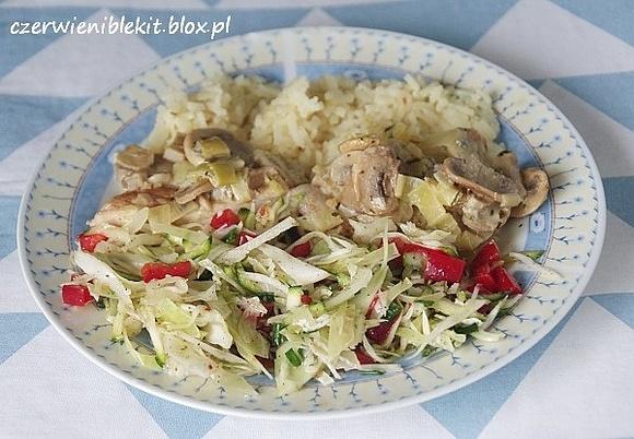Gulasz drobiowy z pieczarkami, porem i serem pleśniowym