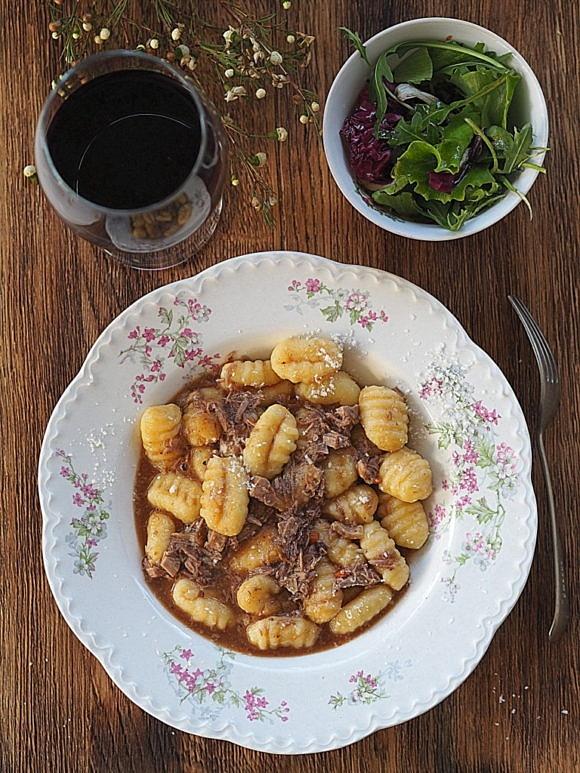 Gnocchi i ragù z kaczki z winem cabernet sauvignon 2017 reserva especial valle del maipo