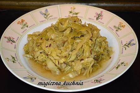 Młoda kapusta z kminkiem