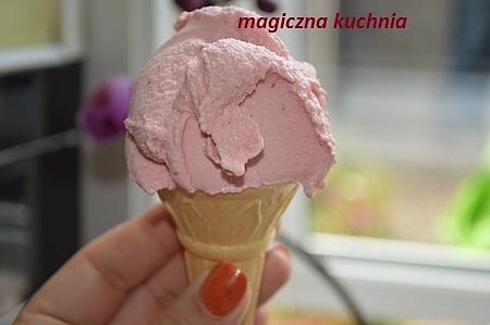 Lody koktajlowe truskawkowe
