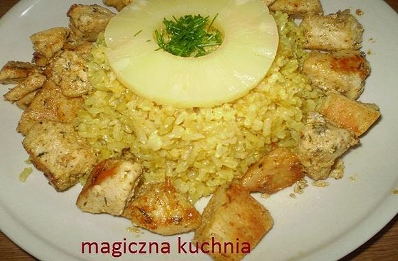 Kurczak z ryżem i ananasem