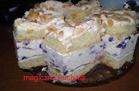 Ciasto z bezami i borówkami
