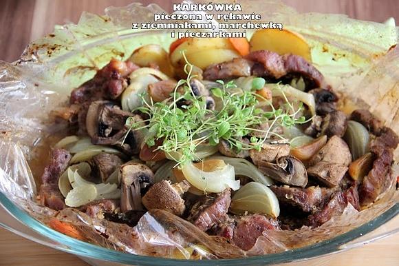Karkówka pieczona w rękawie z ziemniakami, marchewką i pieczarkami