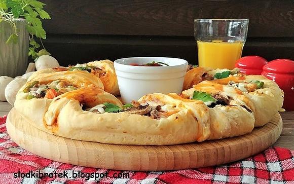 Zawijana pizza z warzywami i kurczakiem