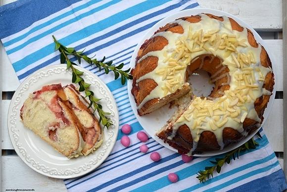 Babka drożdżowa z budyniem agrestowo-truskawkowym