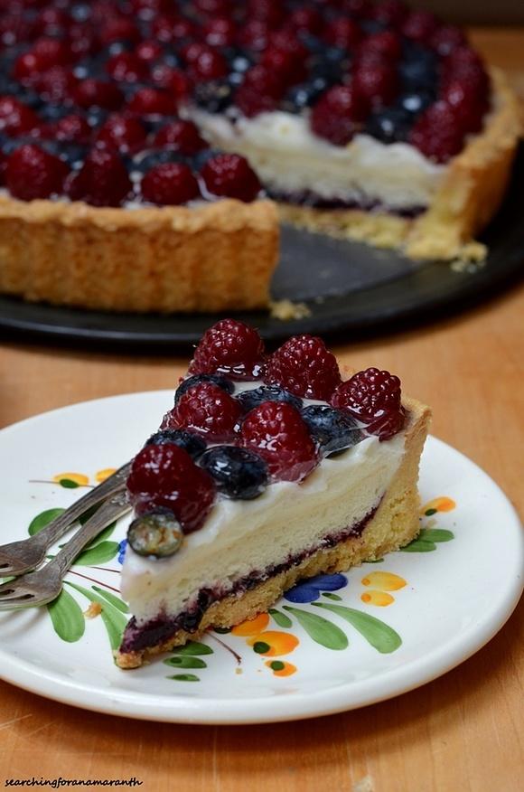 Tarta z malinami i borówkami