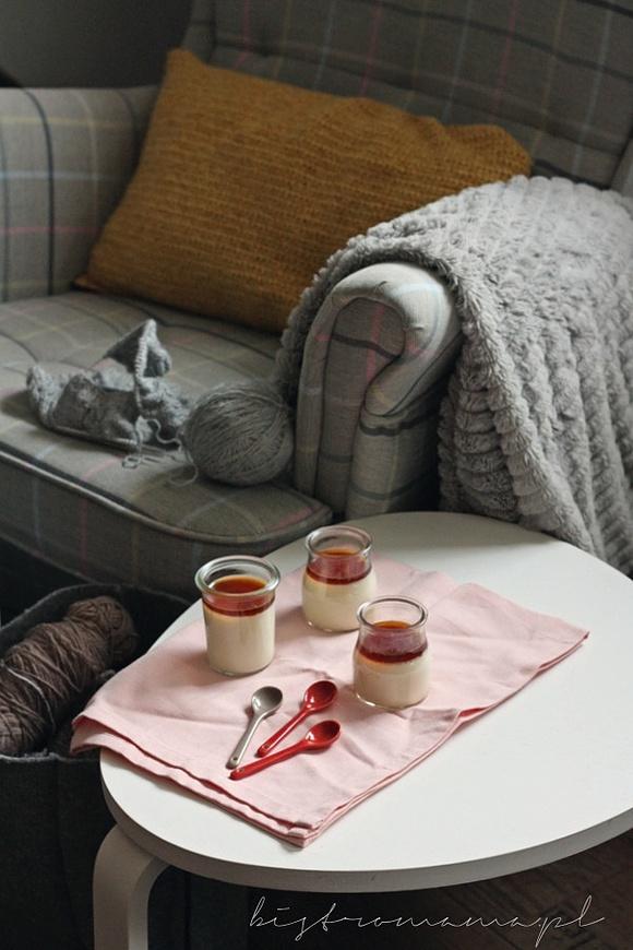 Panna cotta z sosem karmelowym