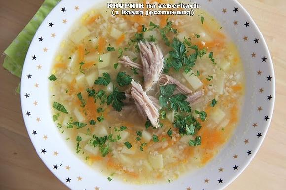 Krupnik na żeberkach z kaszą jęczmienną