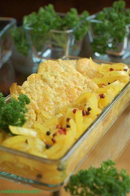 Ryba w occie z curry i cebulką