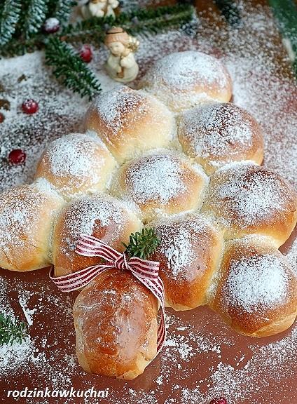 Drożdżowa choinka do nadziewania powidłami