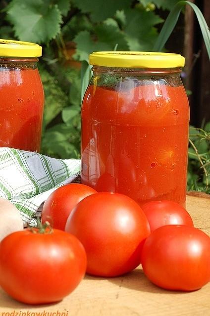 Całe pomidory w przecierze na zimę