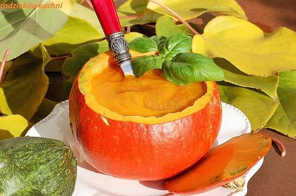 Zupa z pieczonej dyni i pomidorów
