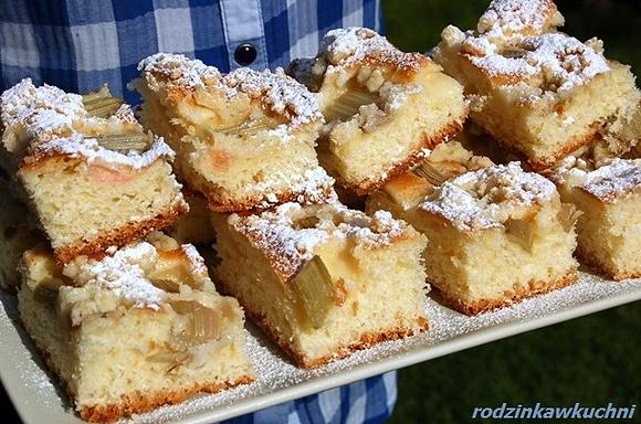 Placek drożdżowy z rabarbarem i kruszonką