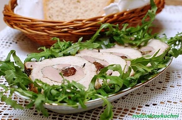 Schab faszerowany polędwiczką i śliwkami