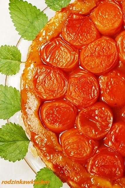 Tarta Tatin z morelami