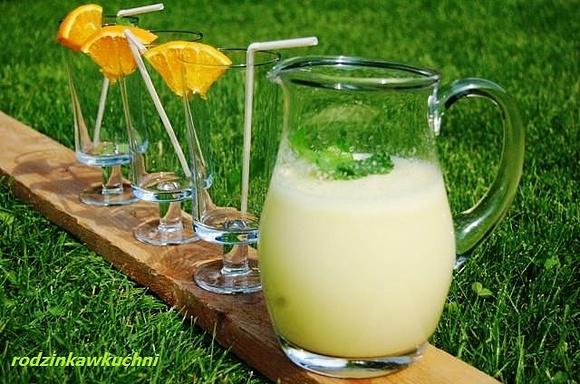 Lemoniada cytrynowa na lato chłodzący napój
