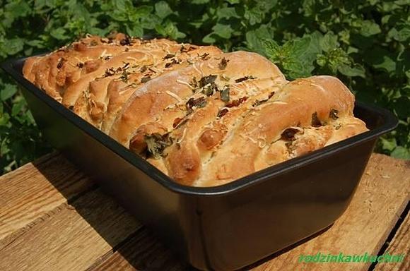 Chlebek pomidorowo-ziołowy na piknik