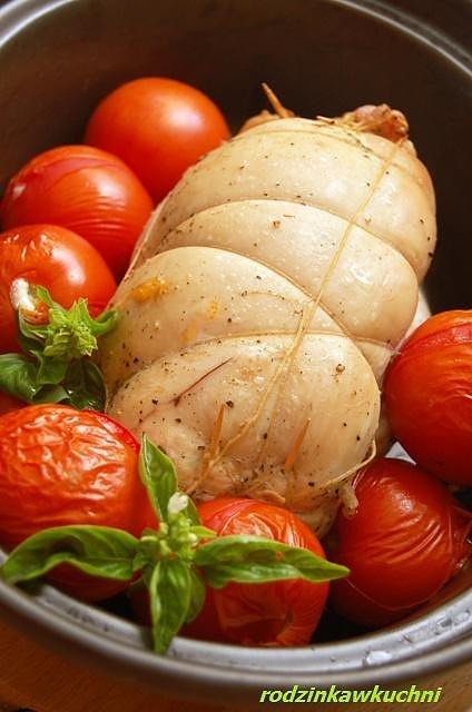 Indyk faszerowany suszonymi pomidorami i bazylią