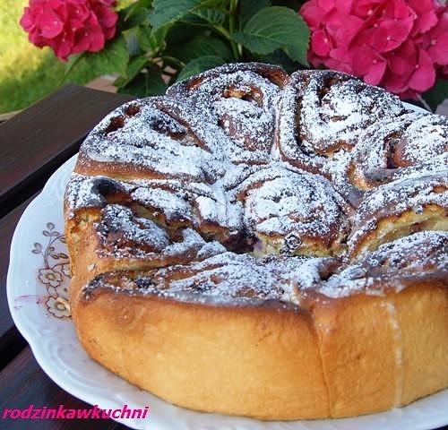 Róża z twarogiem i borówkami