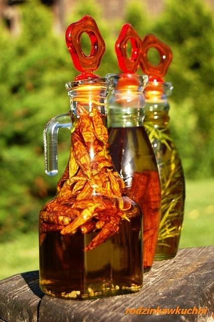 Aromatyzowane oliwy z papryką, rozmarynem i cynamonem