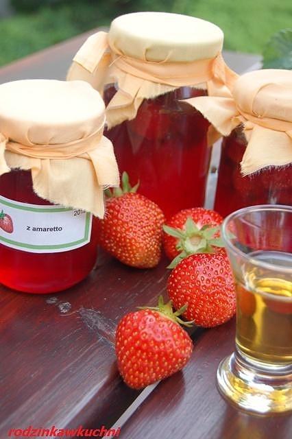 Konfitura truskawkowa z amaretto - przetwory z charakterem