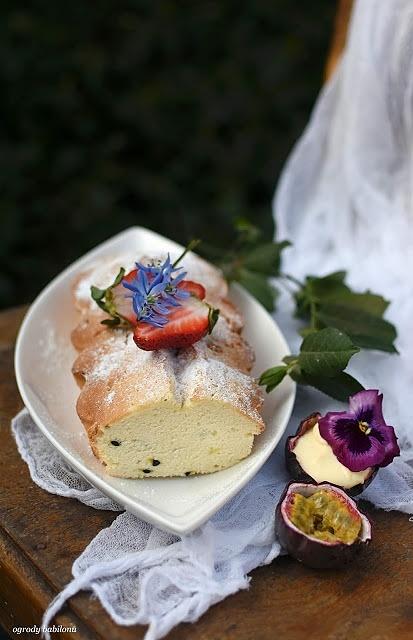 Marakujowa babka na białkach