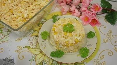 Sałatka z szynką i ananasem – hawajska