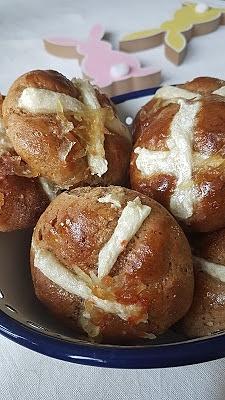 Hot Cross Buns angielskie bułeczki wielkanocne