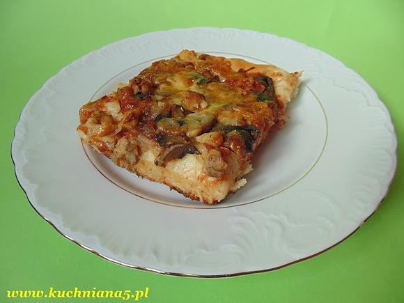 Pizza z kurczakiem i pieczarkami