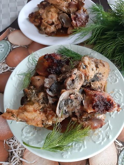 Majonezowe udka bez kości pieczone w szpinaku i pieczarkach