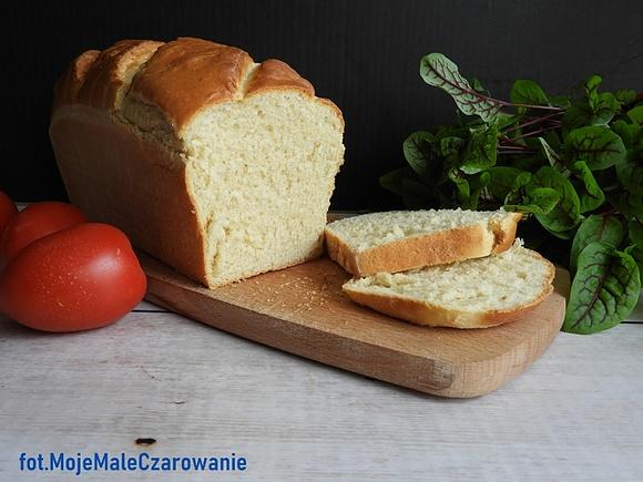 Ekspresowy maślany chleb tostowy