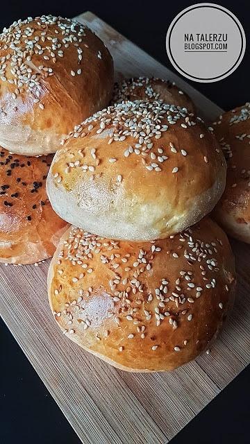Domowe bułki hamburgerowe
