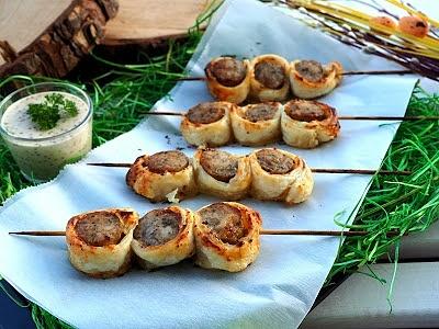 Biała kiełbasa w cieście francuskim