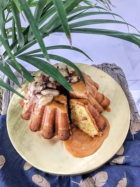 Wielkanocna babka marchewkowa z solonym karmelem