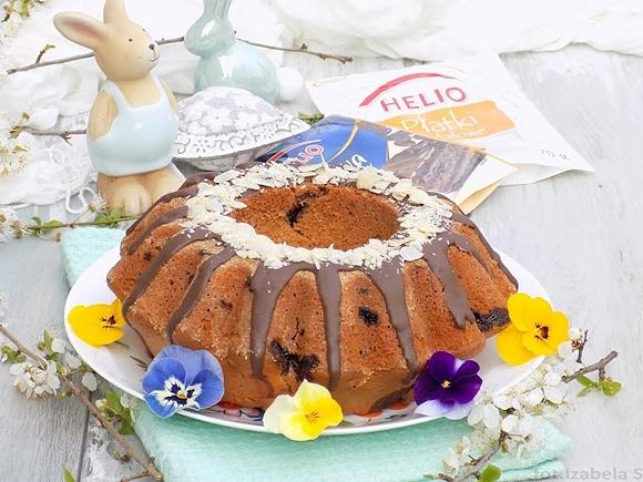 Wielkanocna babka z ajerkoniakiem i czekoladą