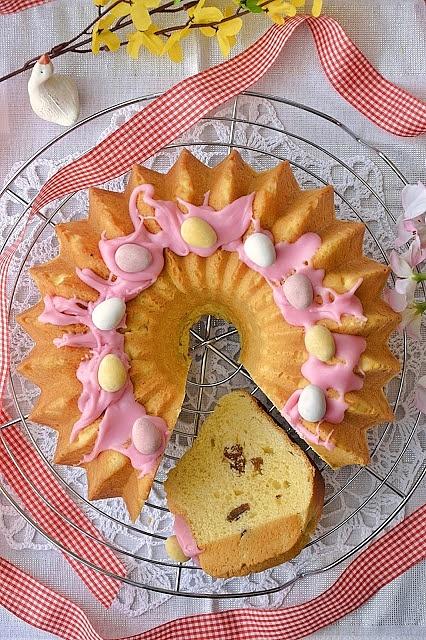 Drożdżowa babka na żółtkach