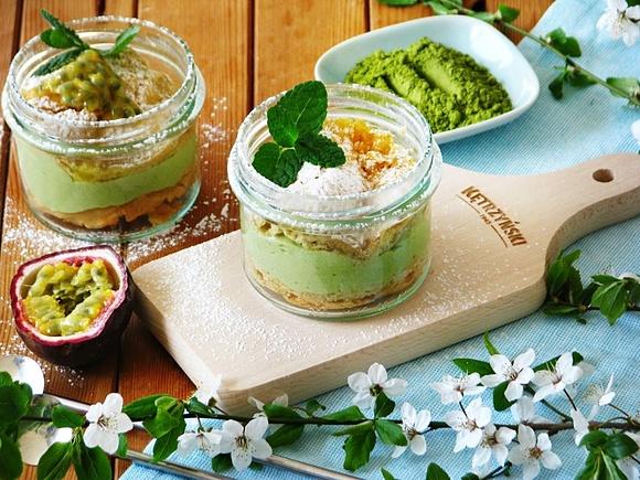 Mini karpatki z herbatą matcha w słoikach