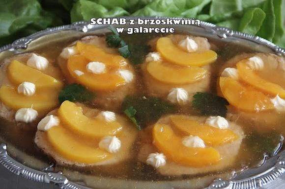 Schab z brzoskwiniami w galarecie