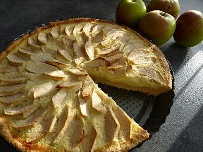Tarta z kremem waniliowym i jabłkami