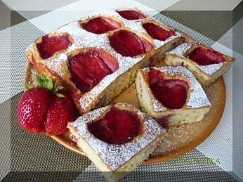 Jogurtowe ciasto z truskawkami