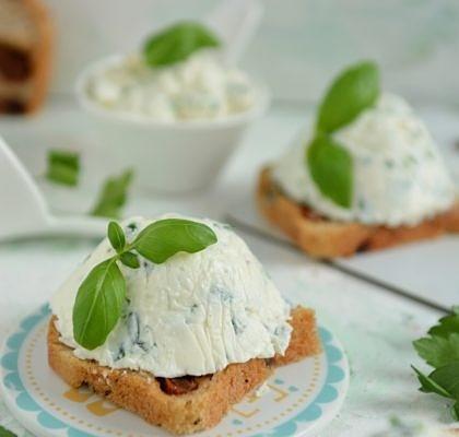 Ricotta alle erbe – włoska pasta do kanapek